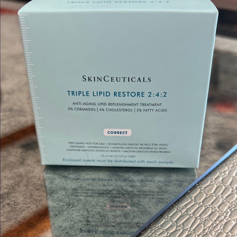 SkinCeuticals Triple Lipid Restore 2:4:2 Cream - Light Blue